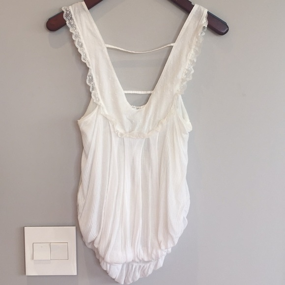 Romantics ivory sleeveless blouse - Small - Picture 6 of 8